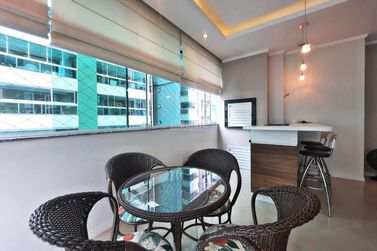 Apartamento &agrave; venda - 132m&sup2; - Meia Praia