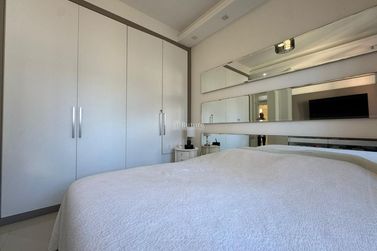 Apartamento &agrave; venda - 180m&sup2; - Meia Praia
