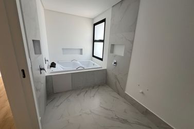 Apartamento &agrave; venda - 185m&sup2; - Meia Praia