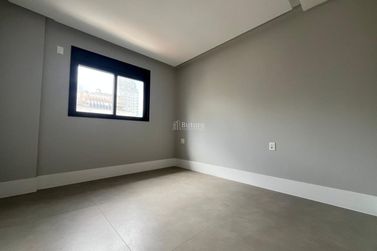 Apartamento &agrave; venda - 200m&sup2; - Meia Praia