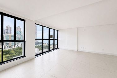 Apartamento &agrave; venda - 127m&sup2; - Meia Praia