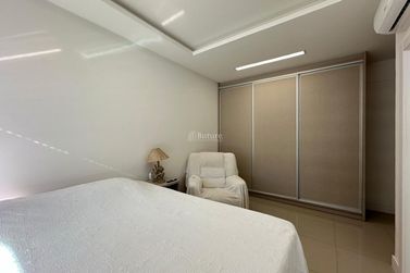 Apartamento &agrave; venda - 163m&sup2; - Meia Praia