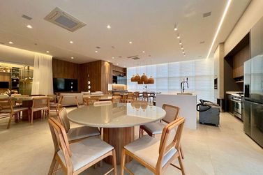 Apartamento &agrave; venda - 160m&sup2; - Meia Praia