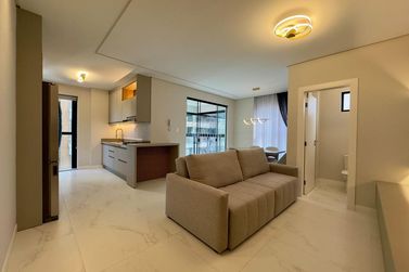 Apartamento &agrave; venda - 124m&sup2; - Meia Praia