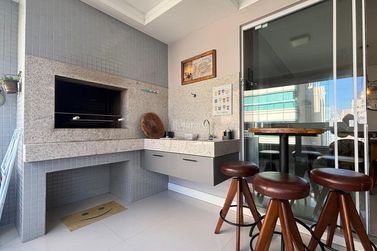 Apartamento &agrave; venda - 146m&sup2; - Meia Praia
