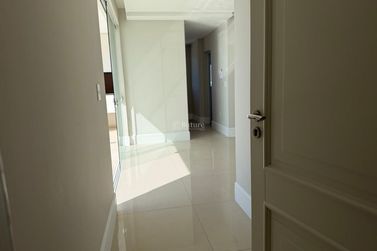 Apartamento &agrave; venda - 162m&sup2; - Meia Praia