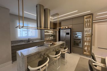 Apartamento &agrave; venda - 206m&sup2; - Meia Praia