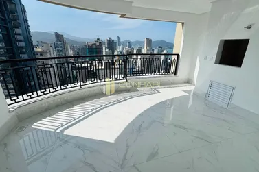 Apartamento &agrave; venda - 185m&sup2; - Meia Praia