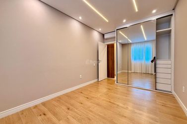 Apartamento &agrave; venda - 135m&sup2; - Meia Praia