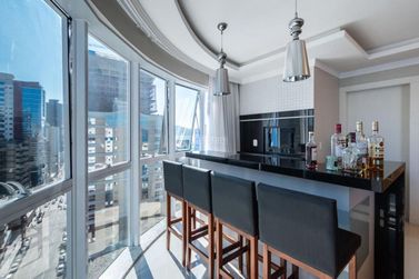 Apartamento &agrave; venda - 202m&sup2; - Meia Praia