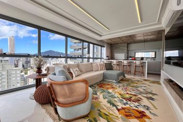 Apartamento &agrave; venda - 166m&sup2; - Meia Praia