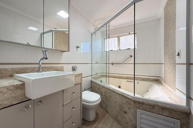 Apartamento &agrave; venda - 197m&sup2; - Meia Praia