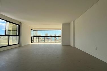 Apartamento &agrave; venda - 137m&sup2; - Meia Praia