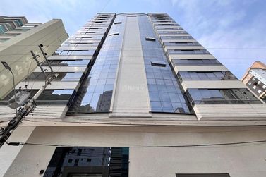 Apartamento &agrave; venda - 197m&sup2; - Meia Praia