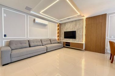 Apartamento &agrave; venda - 135m&sup2; - Meia Praia