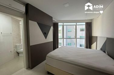 Apartamento para alugar - 190m&sup2; - Meia Praia