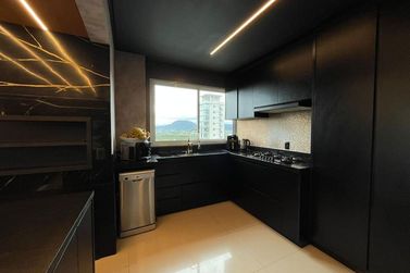 Apartamento &agrave; venda - 270m&sup2; - Meia Praia