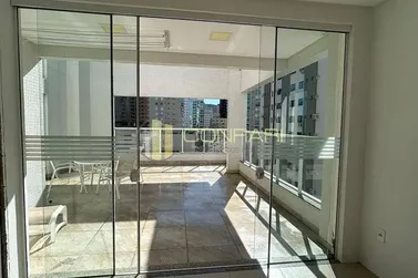 Apartamento &agrave; venda - 222m&sup2; - Centro