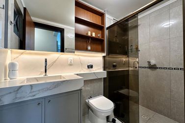 Apartamento &agrave; venda - 170m&sup2; - Meia Praia