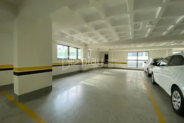 Apartamento &agrave; venda - 163m&sup2; - Meia Praia