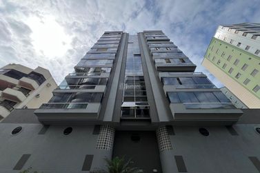 Apartamento &agrave; venda - 139m&sup2; - Meia Praia
