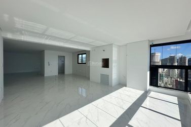 Apartamento &agrave; venda - 208m&sup2; - Centro