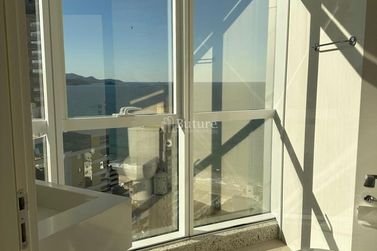 Apartamento &agrave; venda - 229m&sup2; - Meia Praia