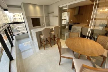 Apartamento &agrave; venda - 115m&sup2; - Meia Praia