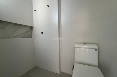 Apartamento &agrave; venda - 123m&sup2; - Meia Praia