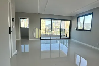 Apartamento &agrave; venda - 92m&sup2; - centro
