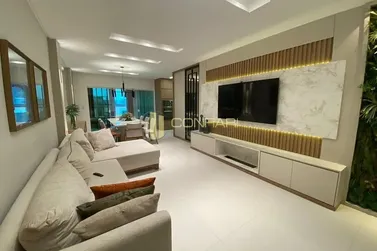 Apartamento &agrave; venda - 145m&sup2; - Meia Praia