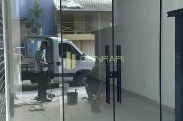 Sala Comercial &agrave; venda - 60m&sup2; - Meia Praia