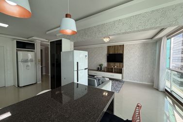 Apartamento &agrave; venda - 120m&sup2; - Meia Praia