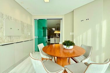 Apartamento &agrave; venda - 180m&sup2; - Meia Praia