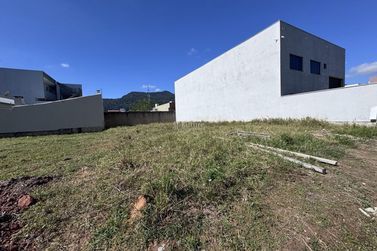 Terreno &agrave; venda - 300m&sup2; - Bairro Rio Pequeno