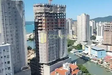 Apartamento &agrave; venda - 128m&sup2; - Meia Praia