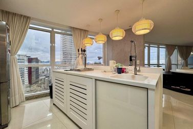 Apartamento &agrave; venda - 476m&sup2; - Meia Praia