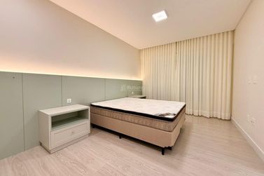 Apartamento &agrave; venda - 180m&sup2; - Meia Praia