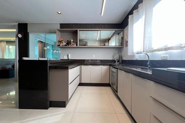 Apartamento &agrave; venda - 166m&sup2; - Meia Praia