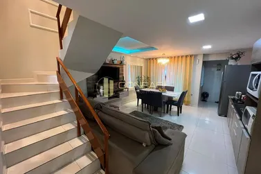 Sobrado &agrave; venda - 110m&sup2; - Meia Praia
