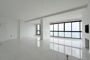 Apartamento &agrave; venda - 190m&sup2; - Meia Praia