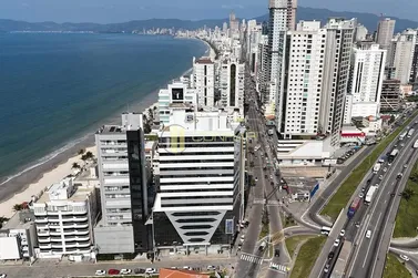 Sala Comercial &agrave; venda - 38m&sup2; - Meia Praia