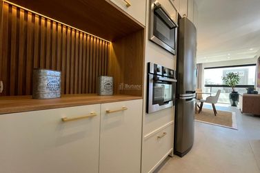 Apartamento &agrave; venda - 137m&sup2; - Meia Praia