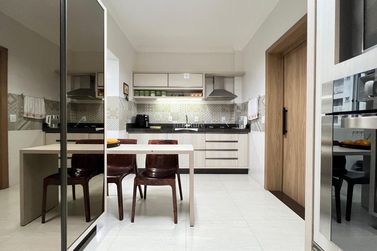 Apartamento &agrave; venda - 139m&sup2; - Meia Praia