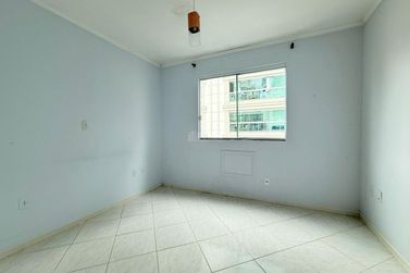 Apartamento &agrave; venda - 107m&sup2; - Meia Praia
