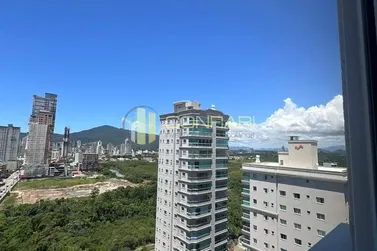 Apartamento &agrave; venda - 116m&sup2; - Meia Praia