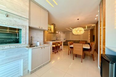 Apartamento &agrave; venda - 135m&sup2; - Meia Praia