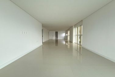 Apartamento &agrave; venda - 213m&sup2; - Meia Praia