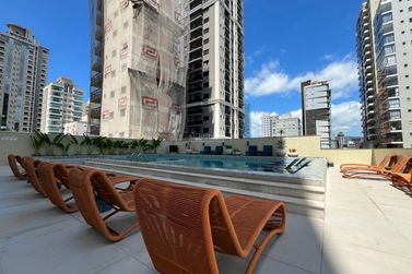 Apartamento &agrave; venda - 137m&sup2; - Meia Praia