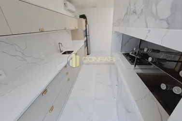 Apartamento &agrave; venda - 105m&sup2; - Meia Praia